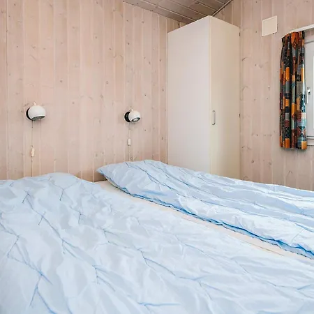 7 Person In Henne Feriehus *