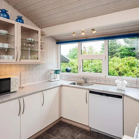 7 Person In Henne-by Traum *