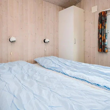 7 Person In Henne-by Traum *