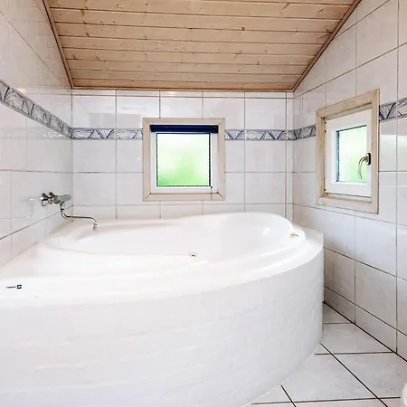 7 Person In Henne-by Traum 亨讷斯特兰德