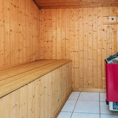 7 Person In Henne-by Traum *