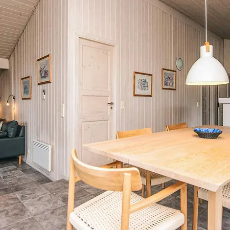 7 Person In Henne-by Traum * 亨讷斯特兰德