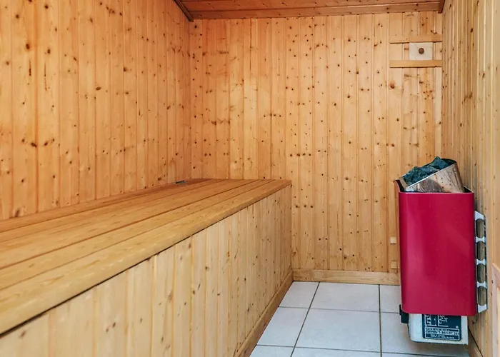 7 Person In Henne-by Traum *