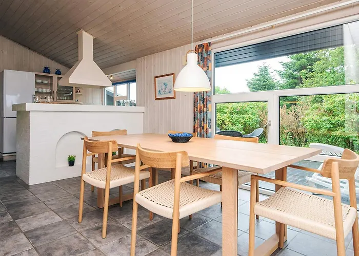 7 Person In Henne-by Traum